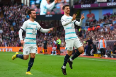 比赛尾声惊现头球破门与乌龙球，埃尔莫索、胡梅尔斯成焦点