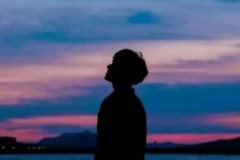 西蒙尼不服！盛赞安菲尔德却再批球迷辱骂，红牌事件余波未平