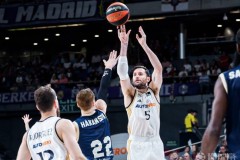 巴塞罗那新星法蒂加盟布莱顿开启租借生涯